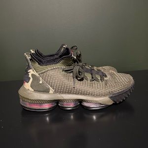 Nike LeBron 16 Low Air Max Trainer - Size 8 Men